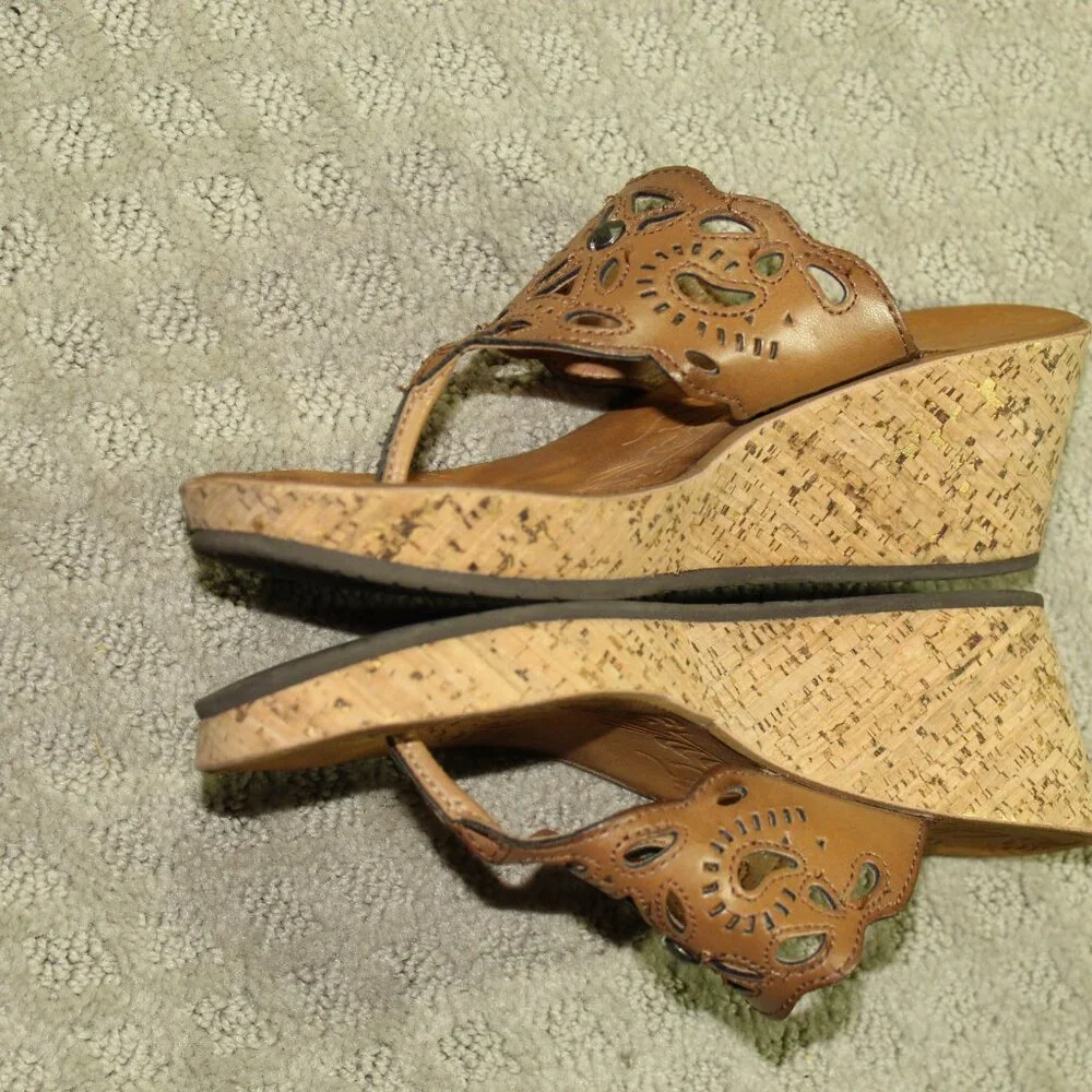 Clarks Women's 6.5 Brown Laser Cut Leather Cork Wedge Thong Sandals